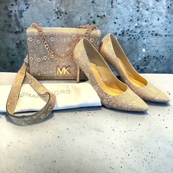 New MICHAEL KORS Oyster Mott Cross Body purse with matching shoes size 7 1/2 - Picture 3 of 17